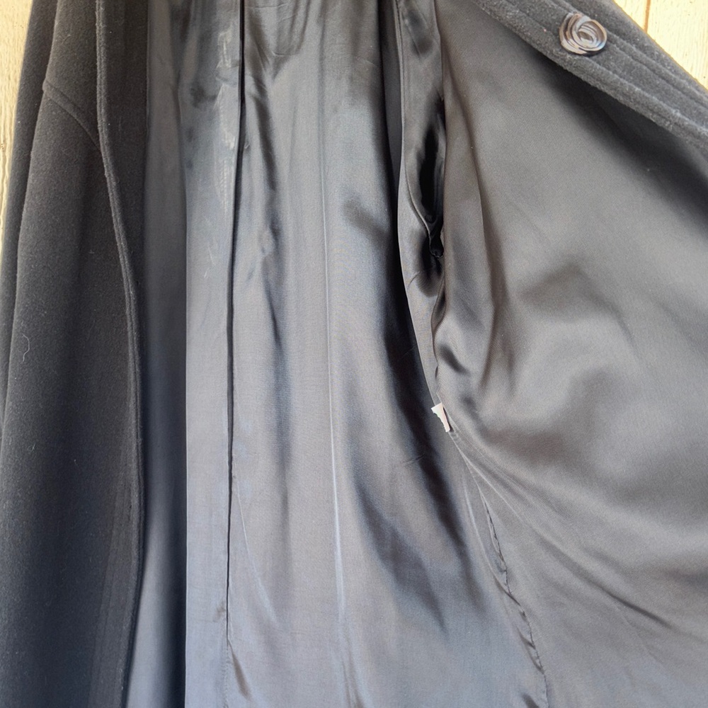 Komitor Women's Black Button-Front Wool Coat - Picture 12 of 16